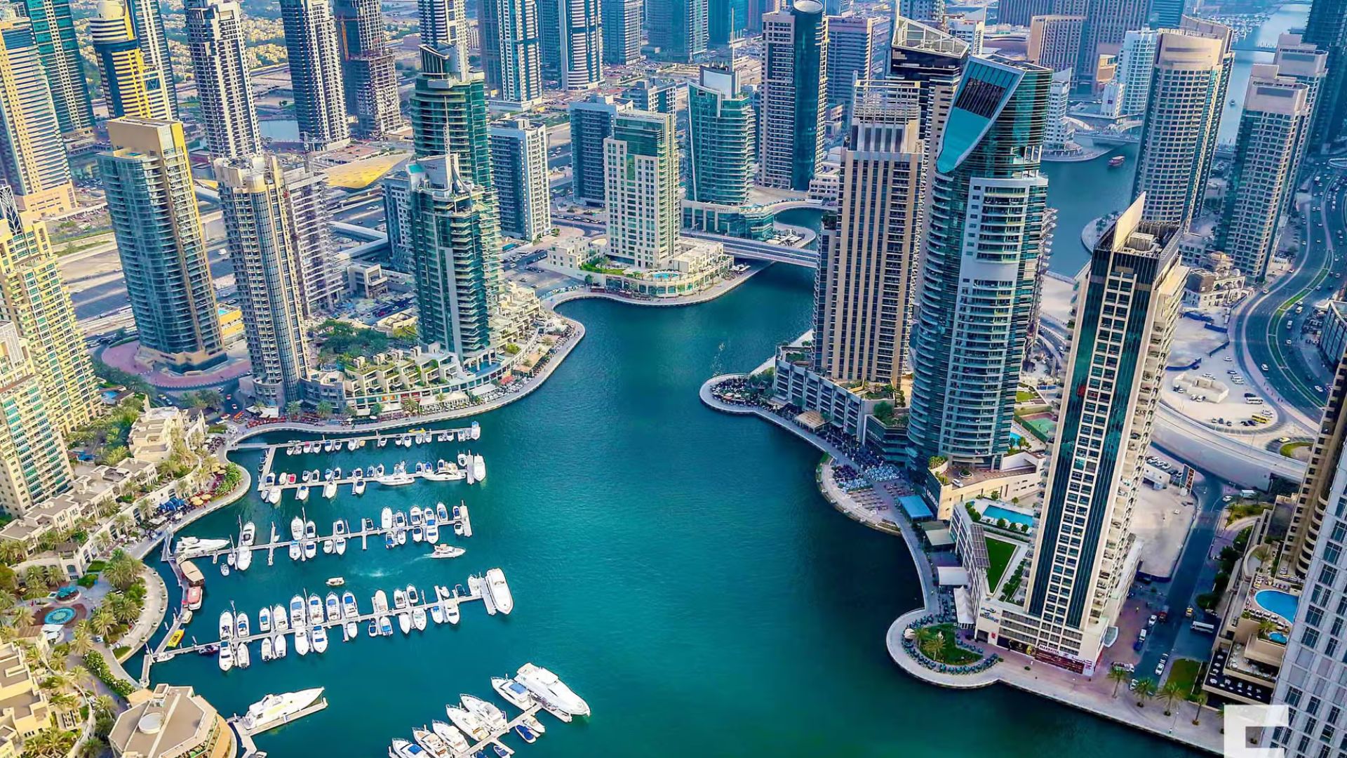 Moving to Dubai from UK: Your 2023 Guide