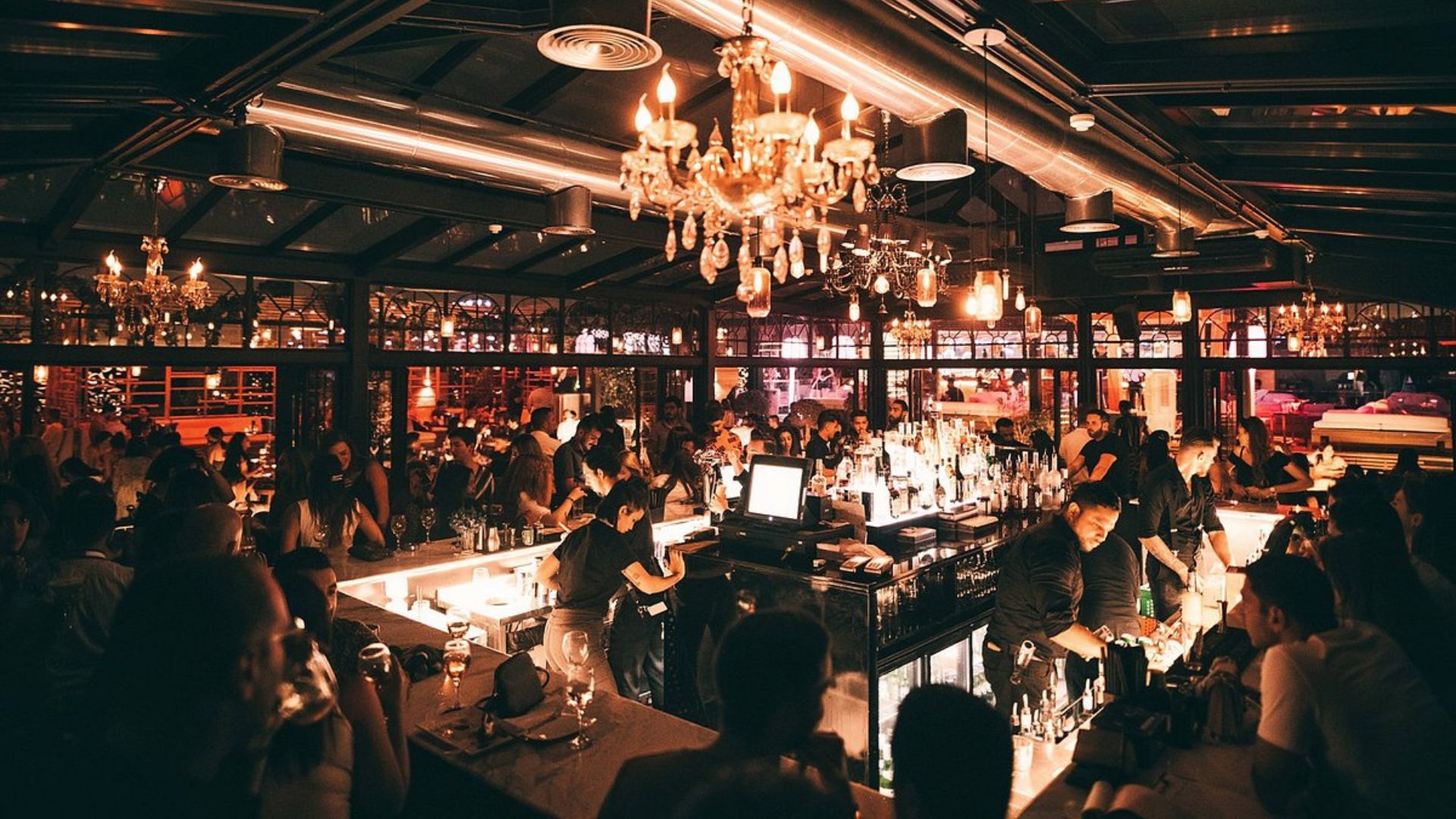 Exploring the Top Clubs in Downtown Dubai